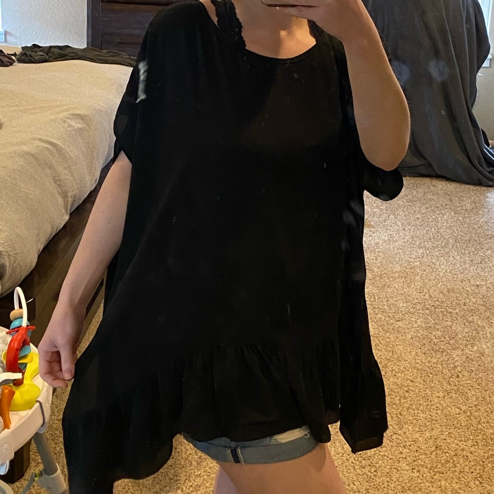 Oversized  black top